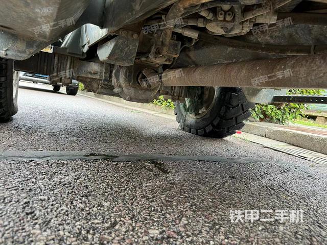 回转马达和主控阀（整机外观）