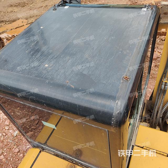 驾驶室顶部（整机外观）