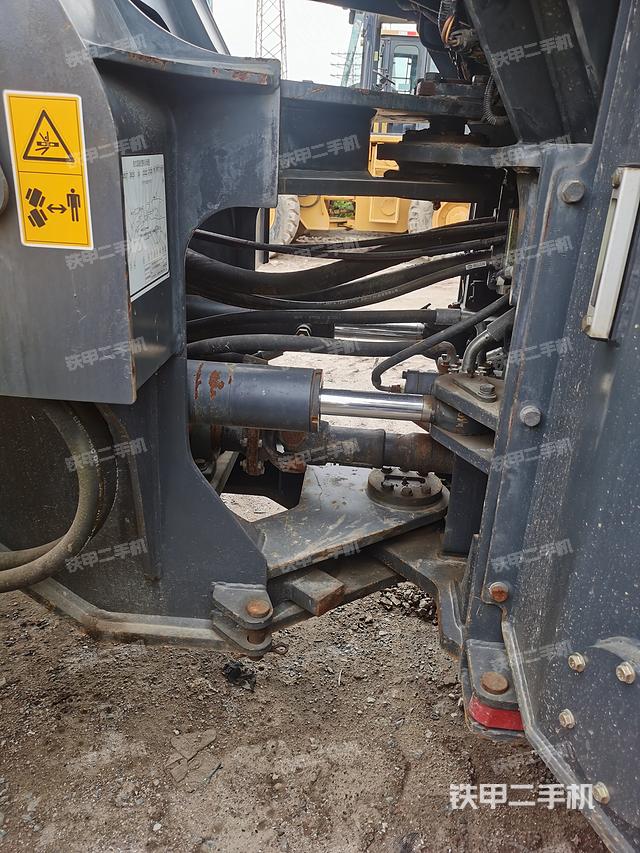 发动机左侧（整机外观及大件）