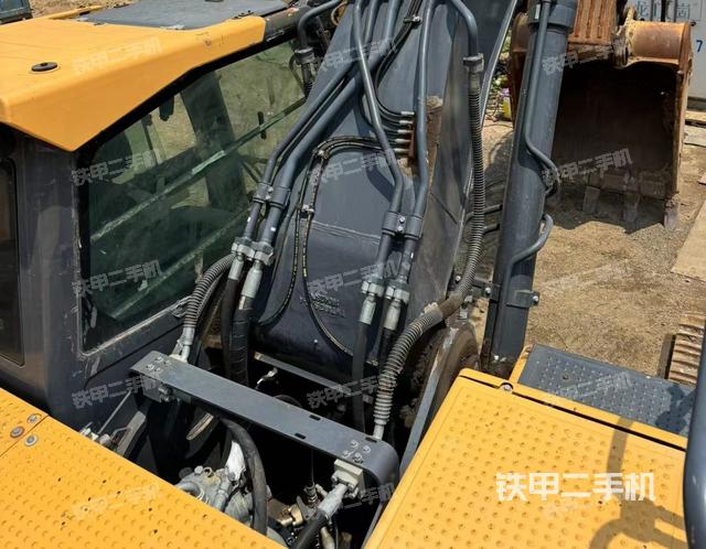 驾驶室顶部（整机外观）