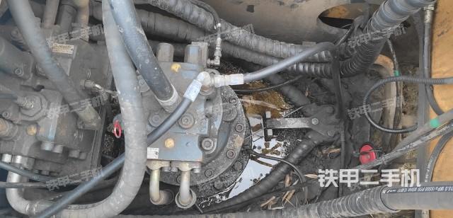 回转马达和主控阀（整机外观）