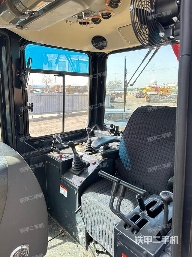 驾驶室操作台（设备外观及核心部件）