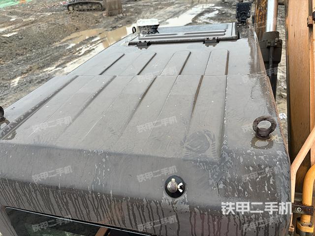 驾驶室顶部（整机外观）