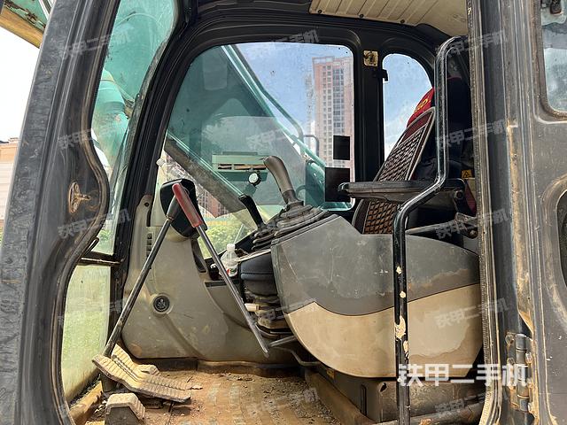 驾驶室整体（整机外观）