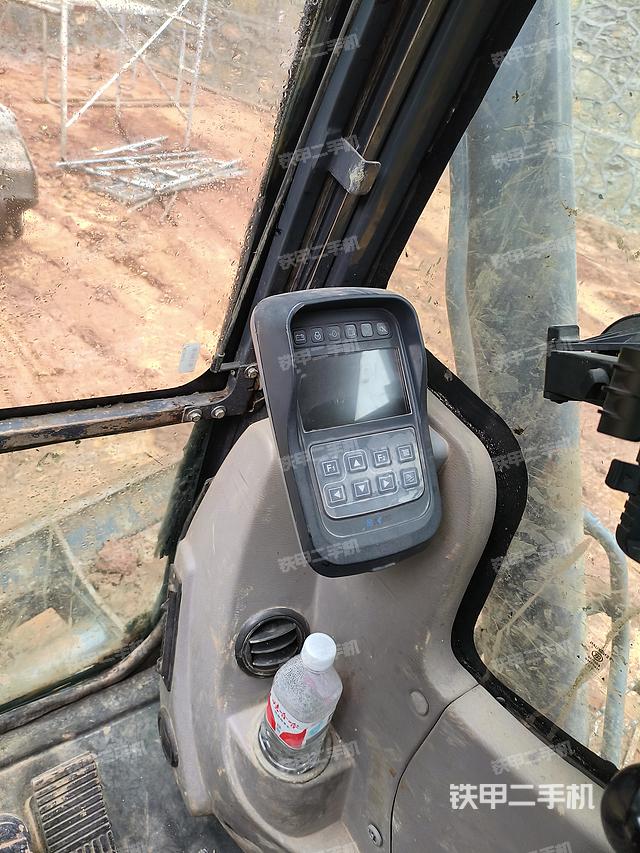 回转马达和主控阀（整机外观）