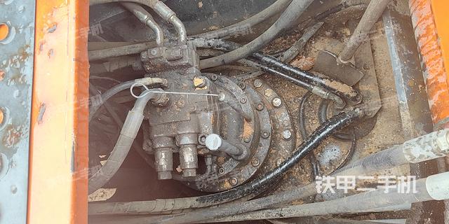 回转马达和主控阀（整机外观）