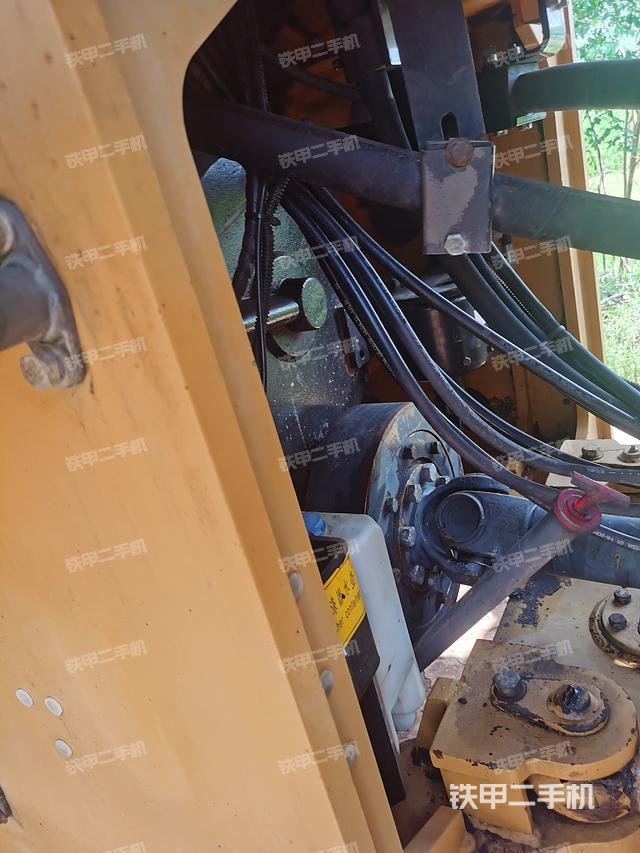 发动机右侧（整机外观及大件）