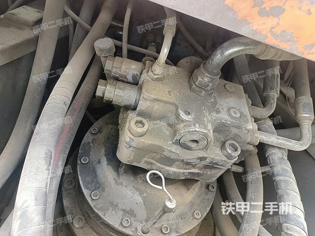 回转马达和主控阀（整机外观）