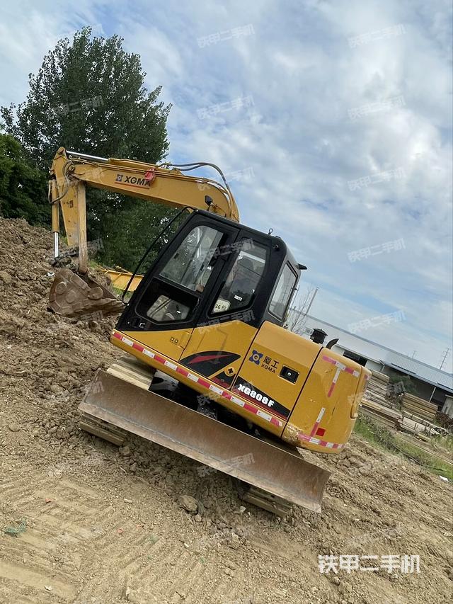 驾驶室顶部（整机外观）