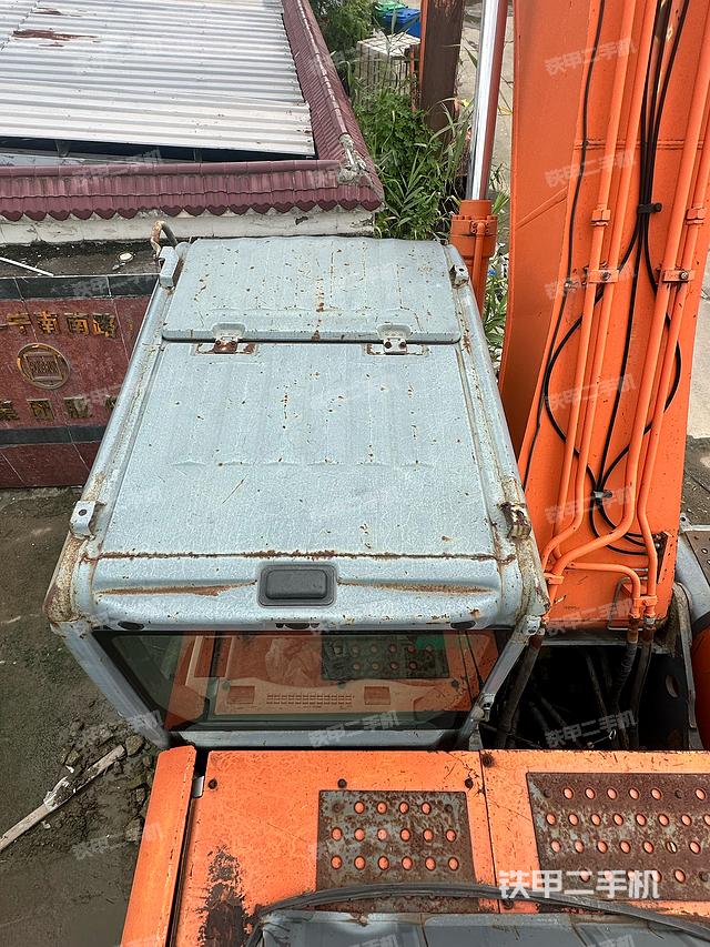 驾驶室顶部（整机外观）