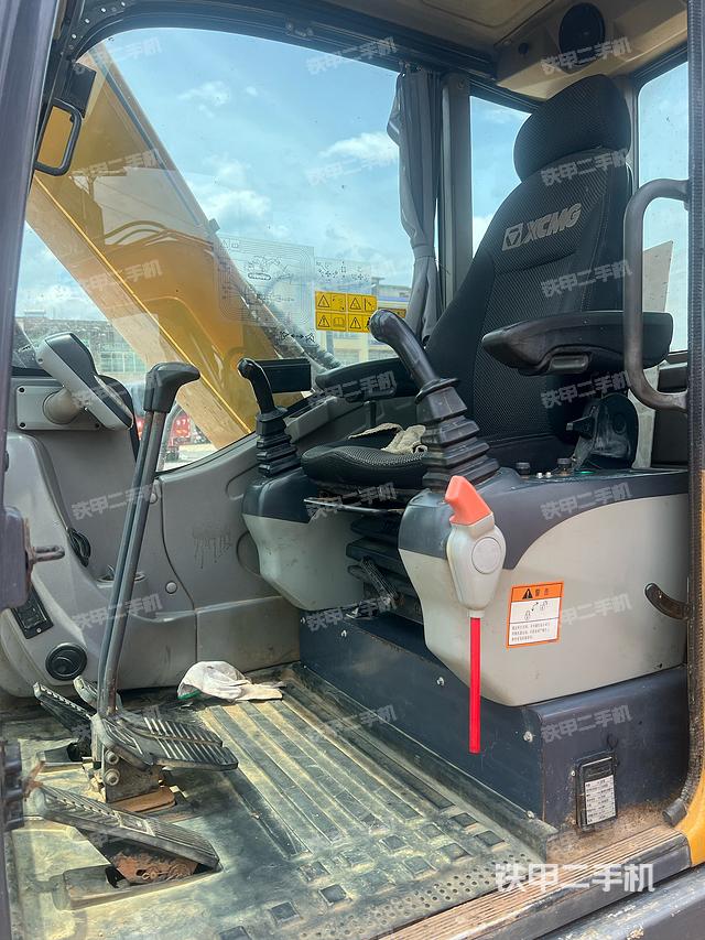 驾驶室整体（整机外观）