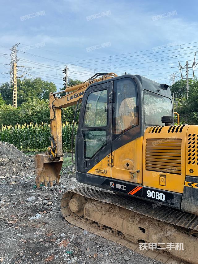 驾驶室整体（整机外观）