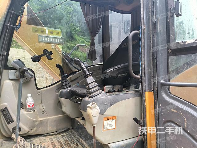 驾驶室整体（整机外观）