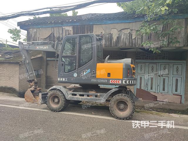 回转马达和主控阀（整机外观）