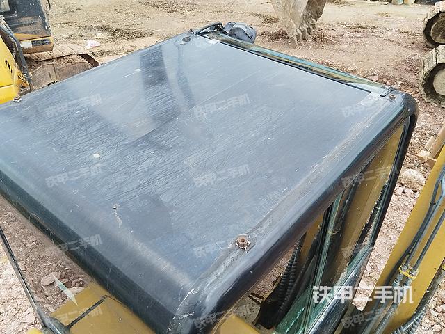 驾驶室顶部（整机外观）