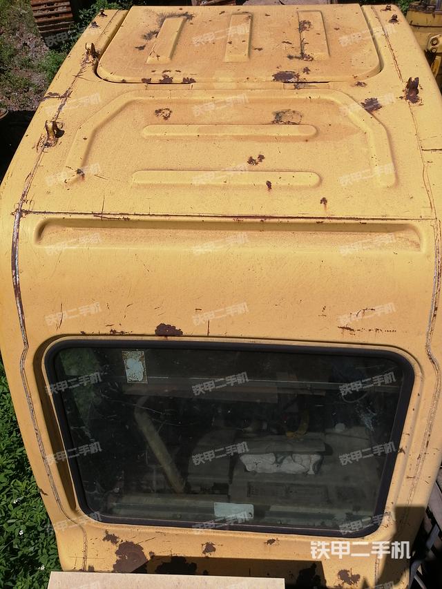 驾驶室顶部（整机外观）