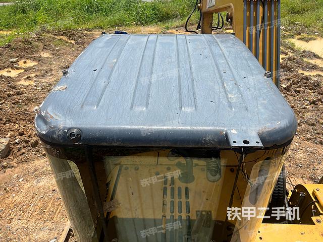 驾驶室顶部（整机外观）