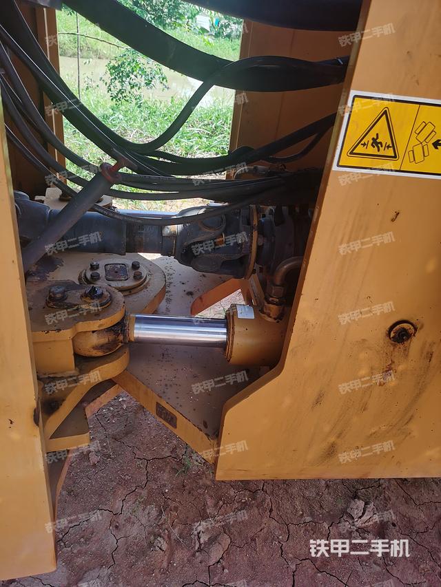 发动机左侧（整机外观及大件）