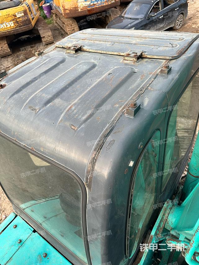 驾驶室顶部（整机外观）