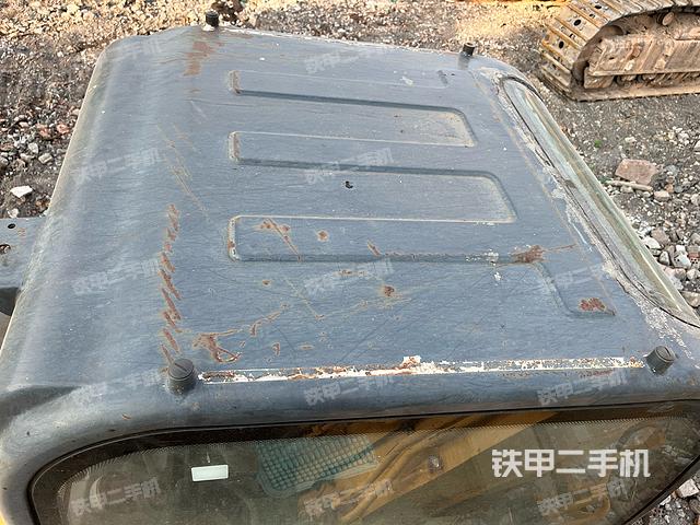 驾驶室顶部（整机外观）