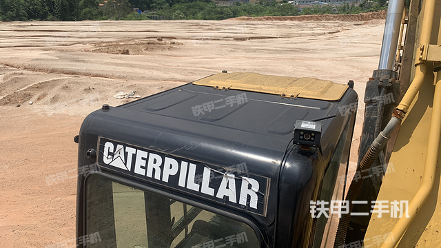 驾驶室顶部（整机外观）