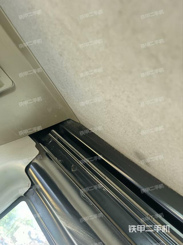 駕駛室左后45度（駕駛室部分）