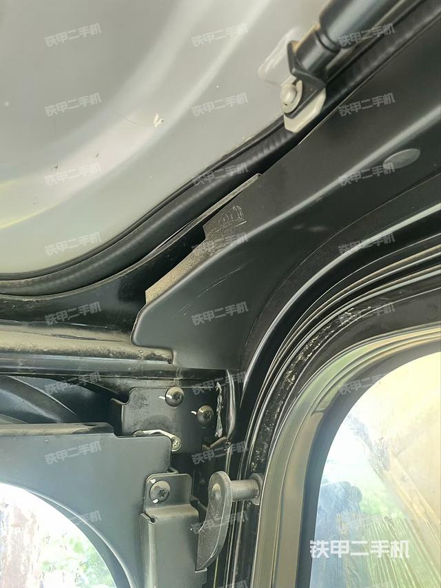 左后方玻璃角標(biāo)（駕駛室部分）