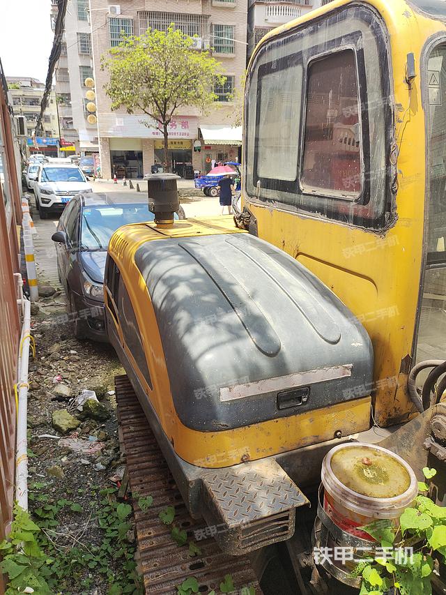 驾驶室顶部（整机外观）