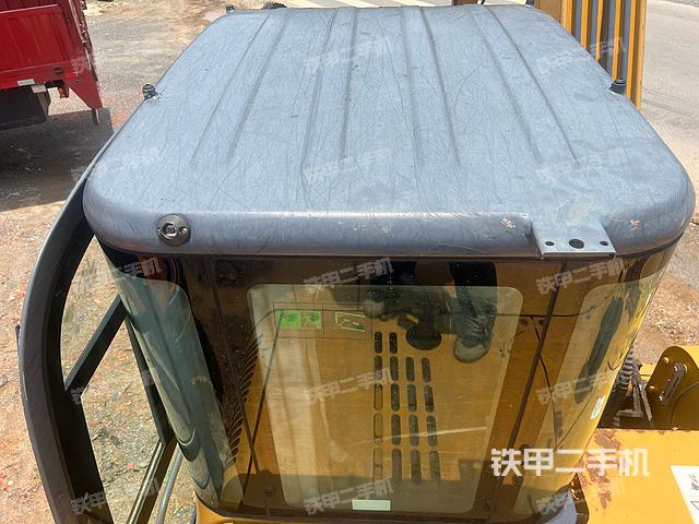 驾驶室顶部（整机外观）