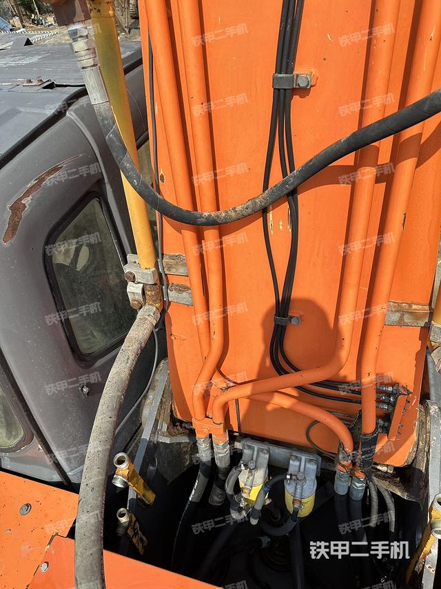 驾驶室顶部（整机外观）