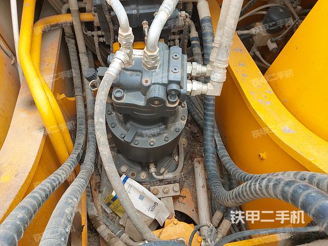 回转马达和主控阀（整机外观）