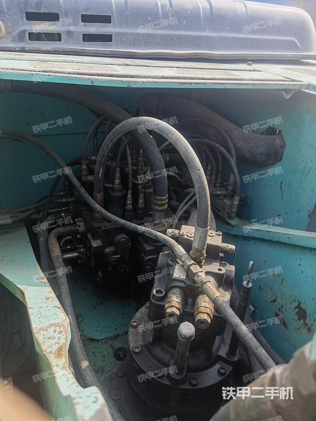 回转马达和主控阀（整机外观）