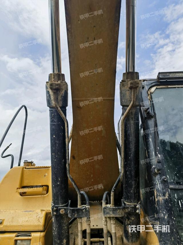 大臂油缸整體?豎拍（工作和回轉(zhuǎn)裝置）