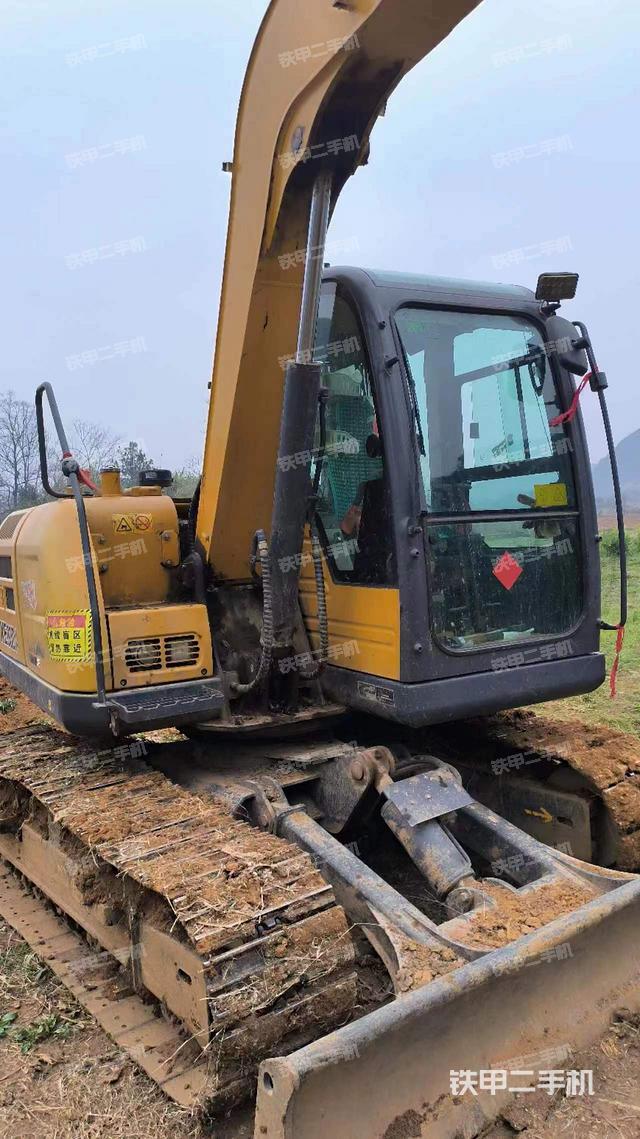 驾驶室顶部（整机外观）