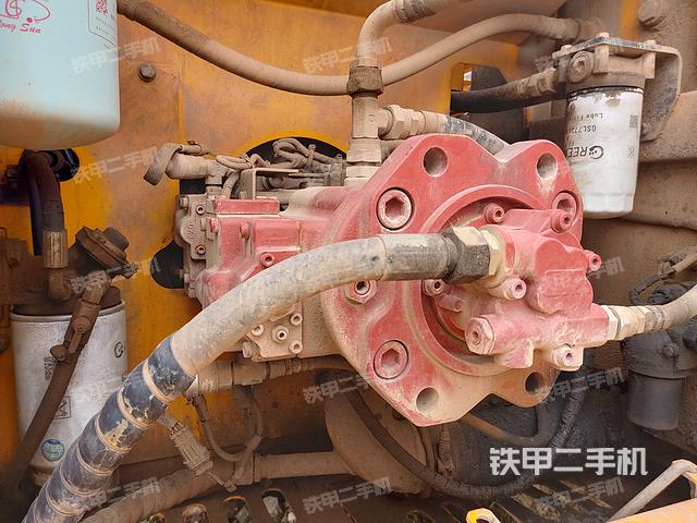 液压泵舱室正面整体（整机外观）