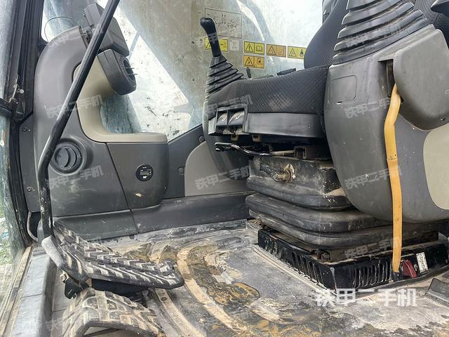 座椅右側(cè)控制臺(tái)/鑰匙門/油門/含右手柄（駕駛室部分）