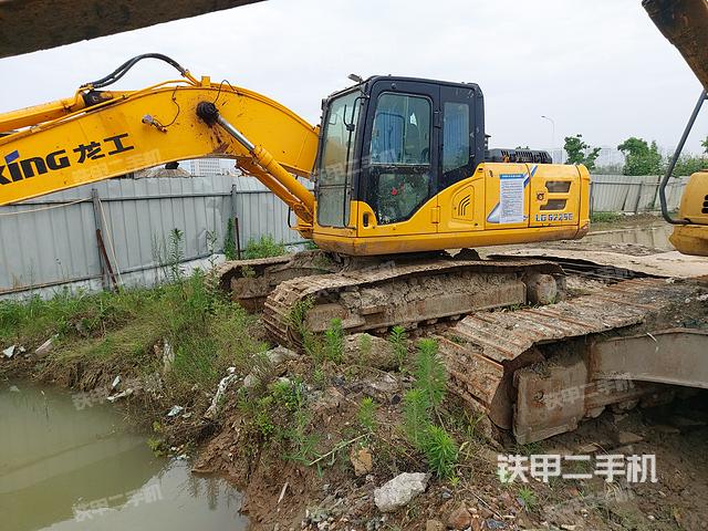 龙工LG6225E挖掘机