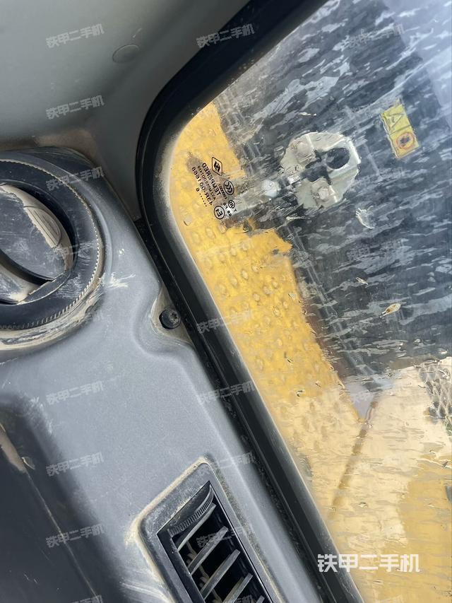 右側(cè)玻璃角標(biāo)（駕駛室部分）