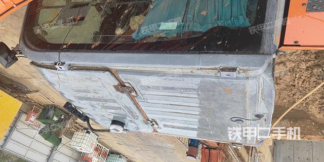 驾驶室顶部（整机外观）