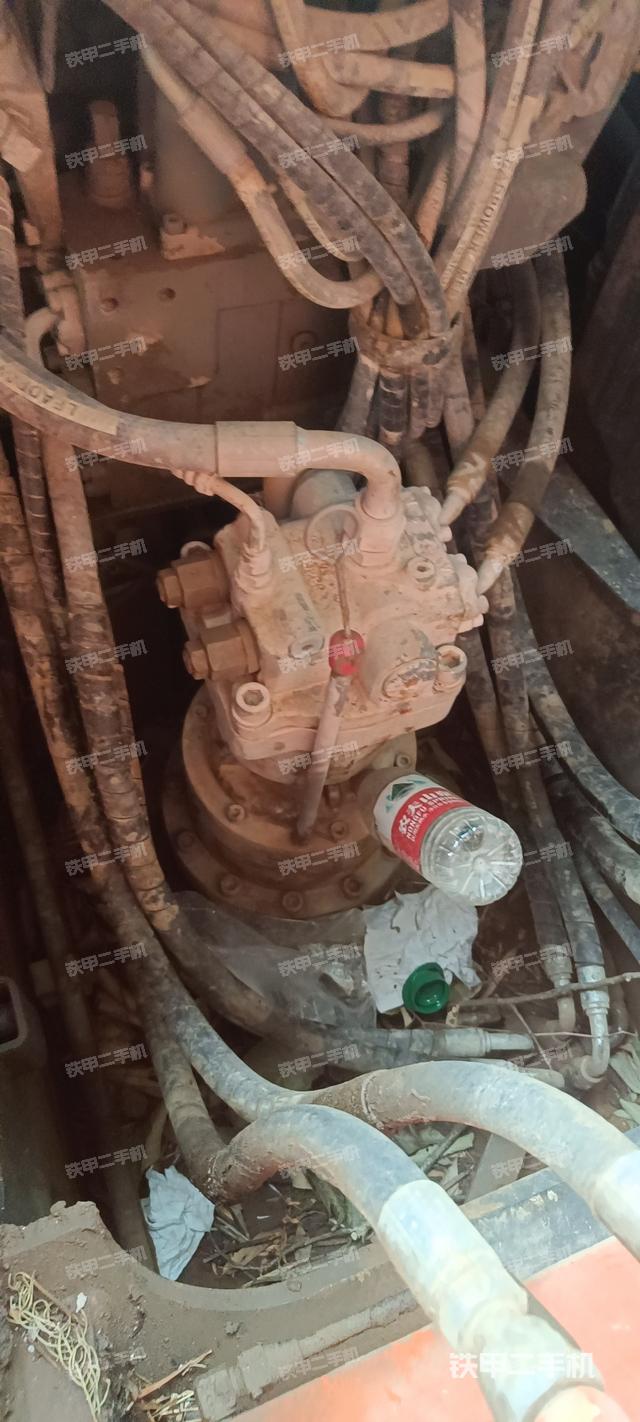 回转马达和主控阀（整机外观）