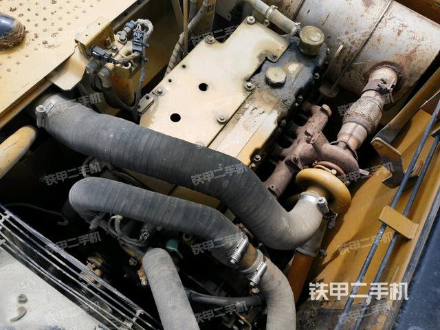 氣門(mén)室蓋螺絲特寫(xiě)（上車部件）