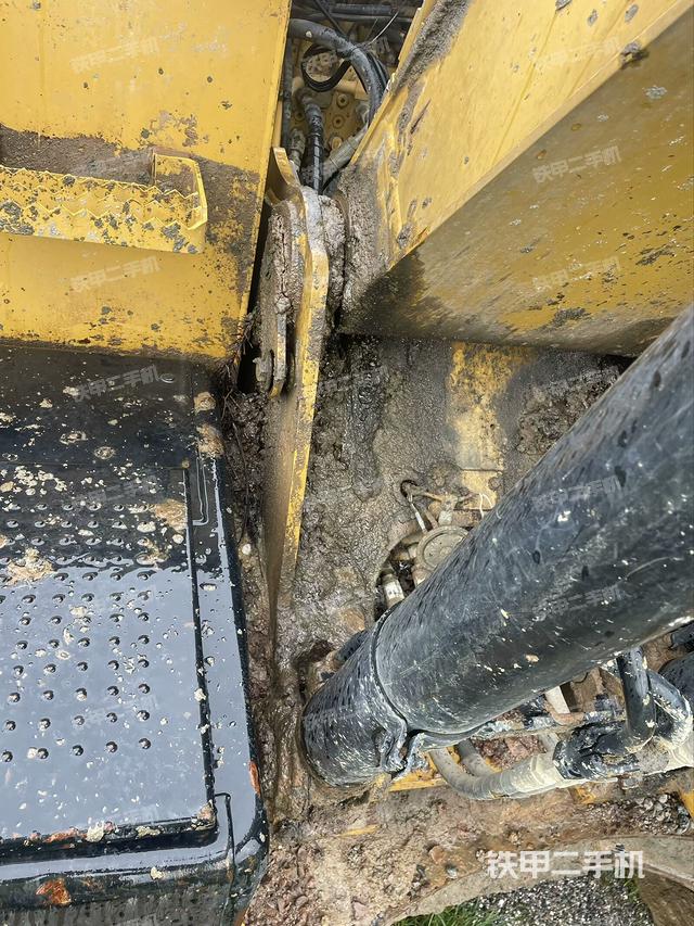 大臂背部俯視（工作和回轉(zhuǎn)裝置）