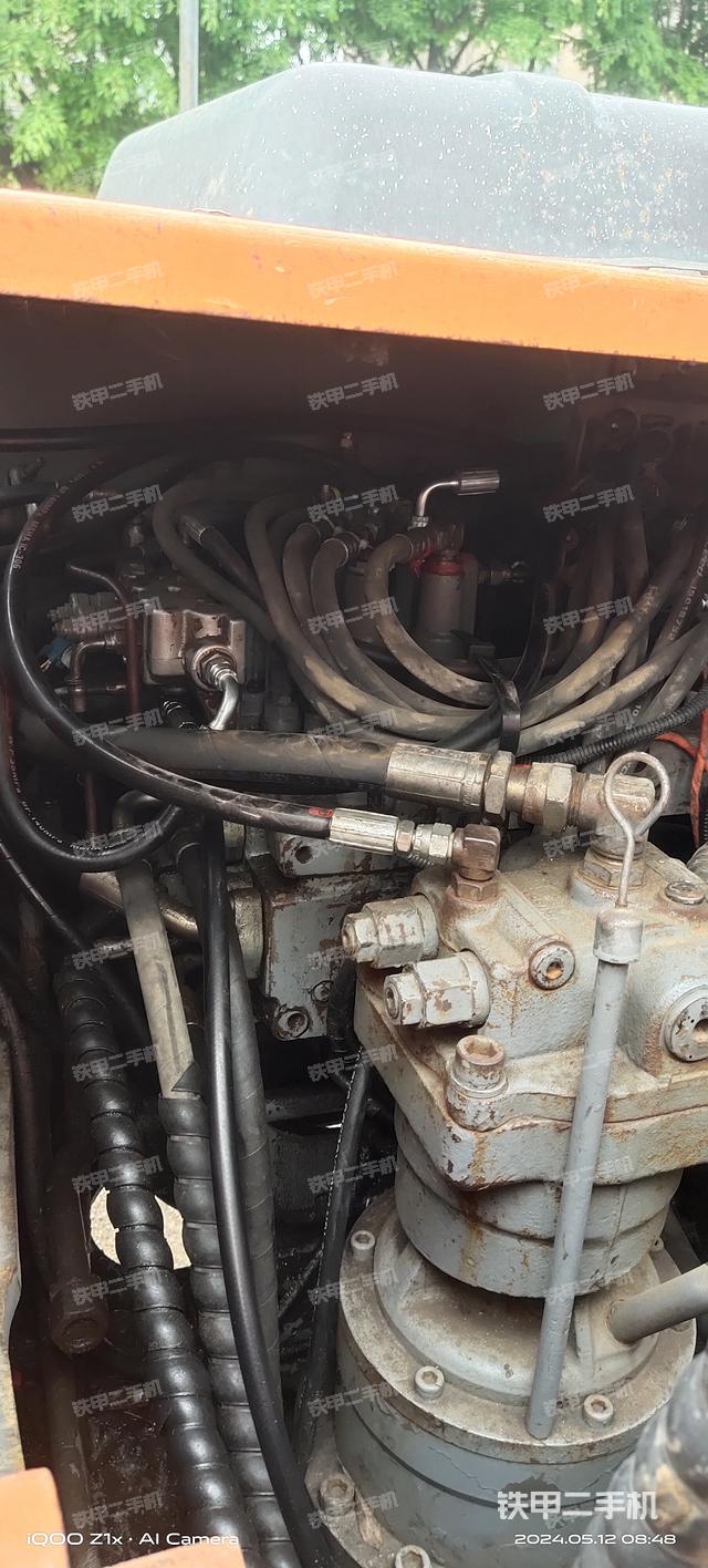 回转马达和主控阀（整机外观）