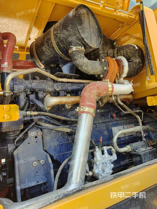 发动机右侧（整机外观及大件）