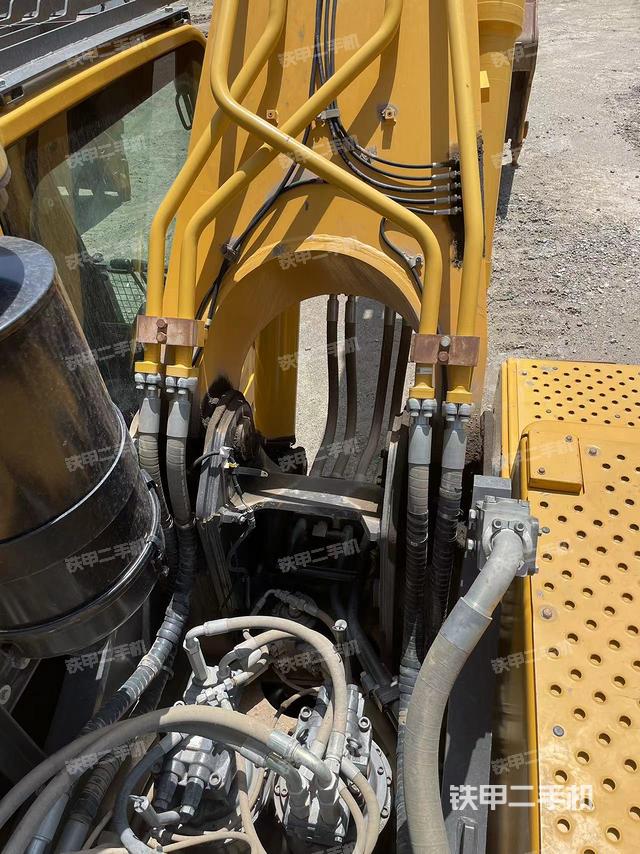 驾驶室顶部（整机外观）