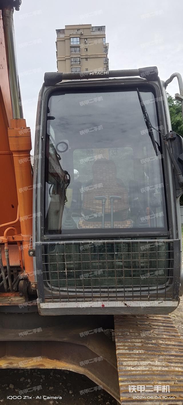 驾驶室顶部（整机外观）