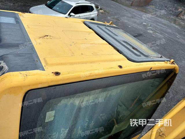 驾驶室顶部（整机外观）