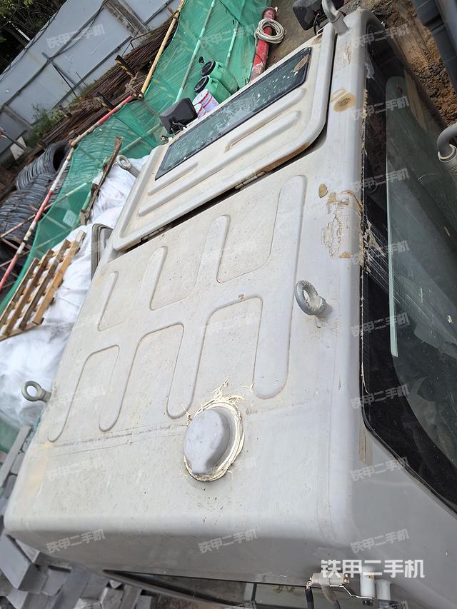 驾驶室顶部（整机外观）