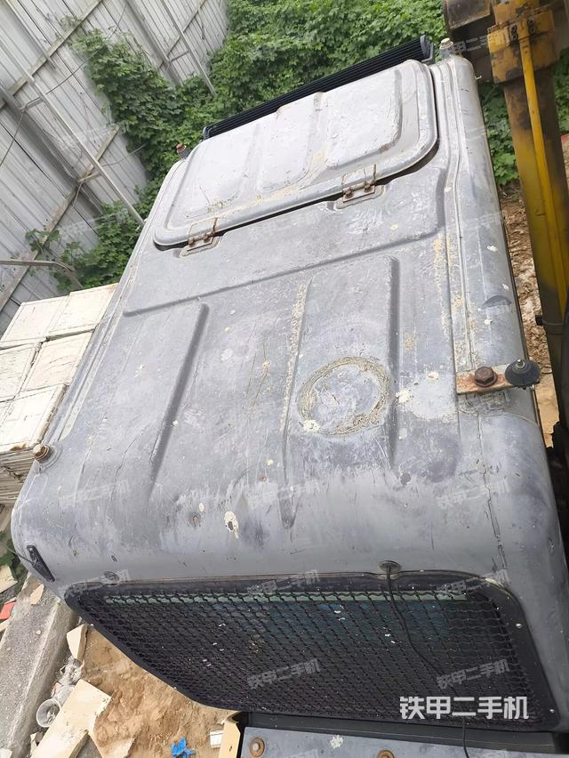 驾驶室顶部（整机外观）