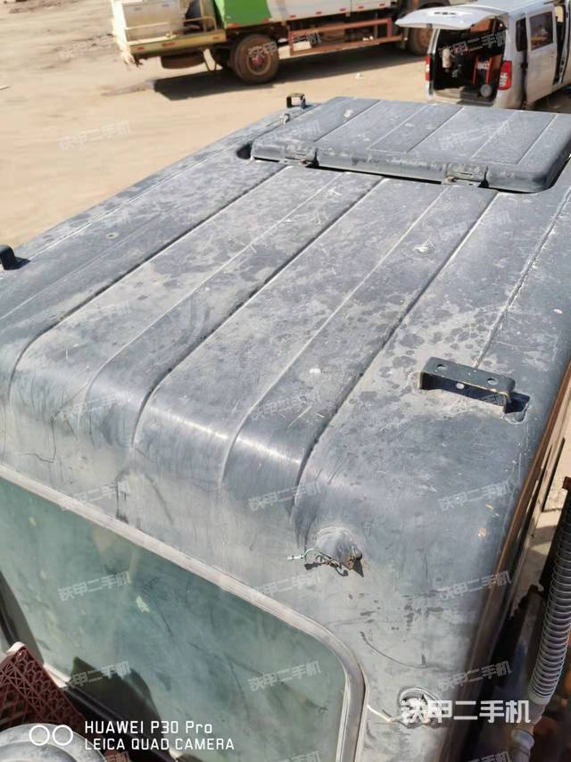 驾驶室顶部（整机外观）